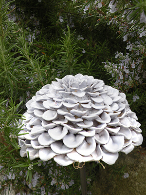 Höri Bodensee Wangen Blüte aus Ton / Keramik Garten Stecker Weiss
